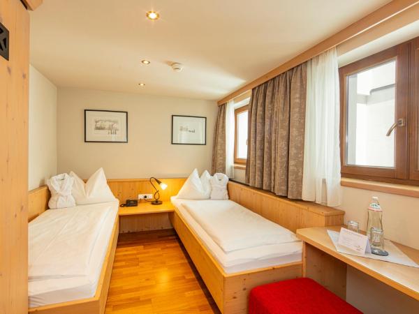 Aktiv Hotel Schweizerhof Kitzbühel : photo 3 de la chambre chambre familiale donnant sur l’intérieur - sans vue