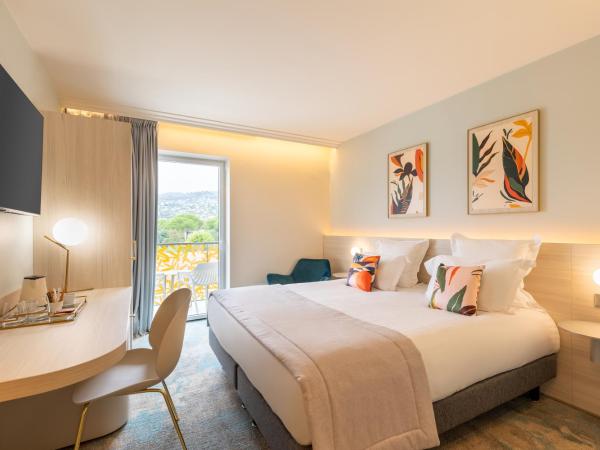Ilot du Golf BW Premier Collection : photo 8 de la chambre chambre lit king-size prestige avec balcon
