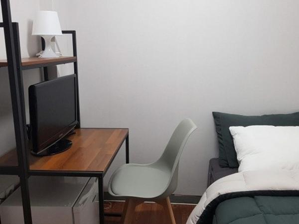One Stay : photo 4 de la chambre chambre simple avec toilettes et douche communes