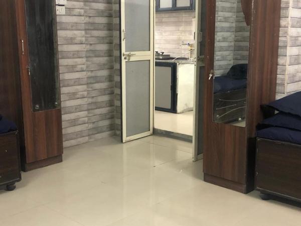 Charyana Solo Backpackers : photo 2 de la chambre chambre double ou lits jumeaux avec salle de bains commune