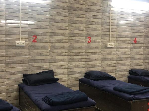 Charyana Solo Backpackers : photo 4 de la chambre chambre double ou lits jumeaux avec salle de bains commune