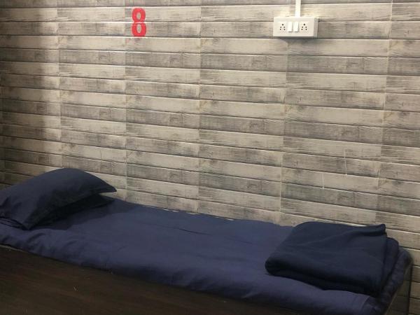 Charyana Solo Backpackers : photo 5 de la chambre chambre double ou lits jumeaux avec salle de bains commune