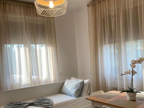 Mentana Guest House : photo 2 de la chambre chambre quadruple avec salle de bains privative