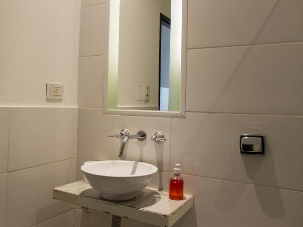 Aldea Hostel : photo 8 de la chambre chambre double avec salle de bains privative