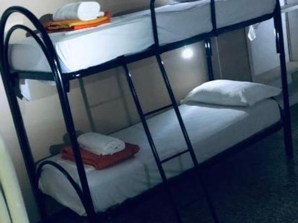 Hostel BB La Fenice : photo 8 de la chambre chambre lits jumeaux standard avec salle de bains commune