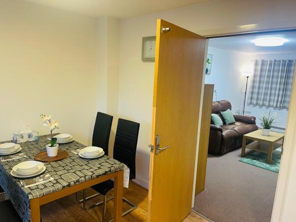 Holiday Guest House : photo 1 de la chambre chambre double avec salle de bains privative