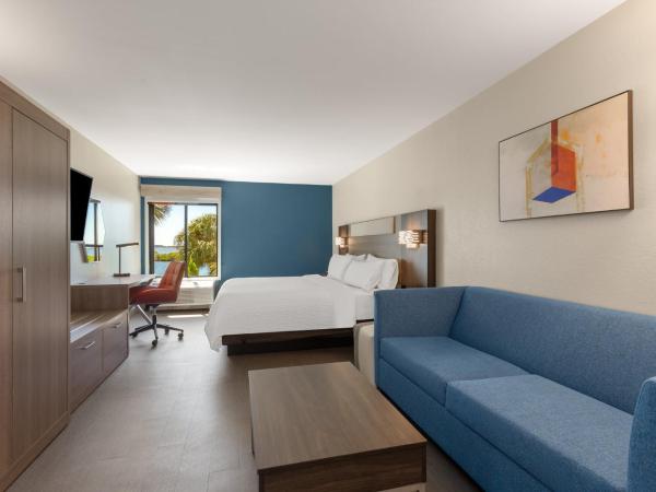 Holiday Inn Express Hotel & Suites Tampa-Rocky Point Island, an IHG Hotel : photo 2 de la chambre suite - non-fumeurs