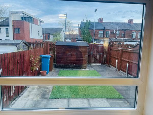 Holiday Guest House : photo 4 de la chambre chambre double avec salle de bains privative