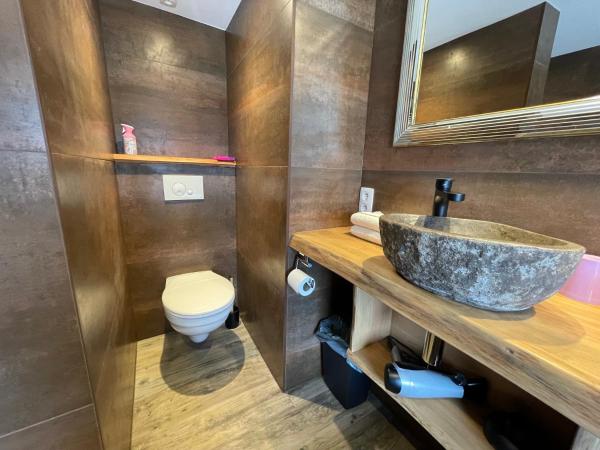 Les Chambres de Laurette : photo 5 de la chambre chambre double avec salle de bains privative