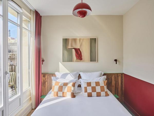 Numa Paris Champs-Élysées : photo 5 de la chambre medium studio with kitchenette and balcony