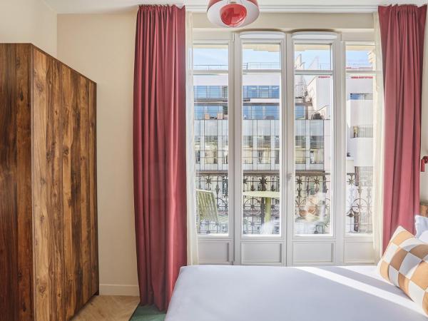 Numa Paris Champs-Élysées : photo 1 de la chambre medium studio with kitchenette and balcony