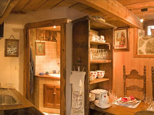 Hôtel Les Chalets de Philippe avec Jacuzzis Privatifs : photo 2 de la chambre chalet 1 chambre