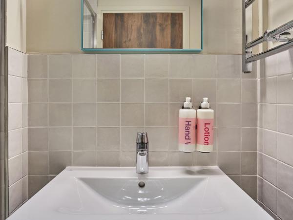 Numa Paris Champs-Élysées : photo 5 de la chambre chambre moyenne - accessible aux personnes à mobilité réduite