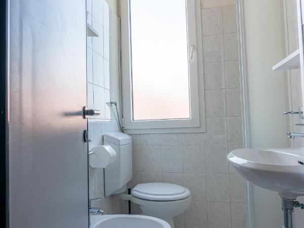 HOTEL JOHN : photo 5 de la chambre chambre triple