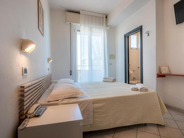 HOTEL JOHN : photo 7 de la chambre chambre double