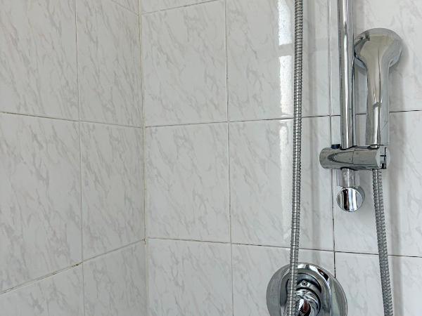 HOTEL JOHN : photo 8 de la chambre chambre triple