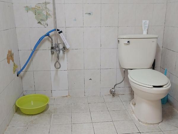 White House Seoul : photo 1 de la chambre chambre simple avec toilettes et douche communes