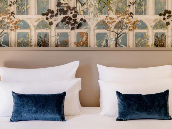 Motel One Madrid-Plaza de España : photo 1 de la chambre suite avec terrasse