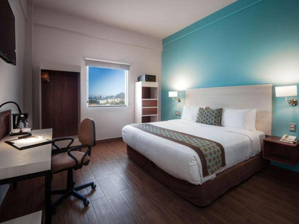 Comfort Inn & Suites Los Cabos : photo 3 de la chambre chambre lit king-size - non-fumeurs