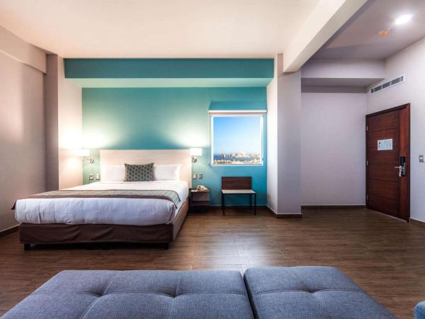 Comfort Inn & Suites Los Cabos : photo 3 de la chambre suite lit king-size – non-fumeurs