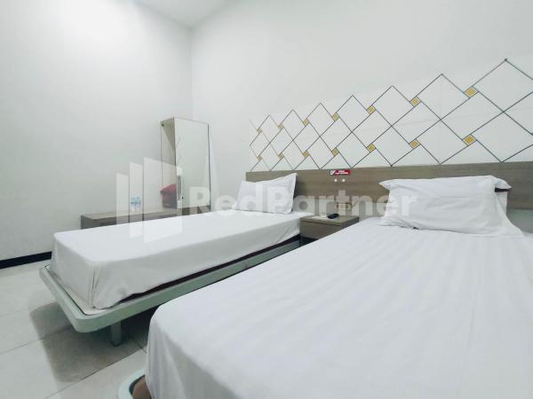 Almeira Homestay Syariah near Makam Sunan Ampel Mitra RedDoorz : photo 1 de la chambre chambre lits jumeaux standard