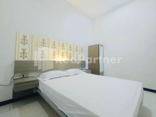 Almeira Homestay Syariah near Makam Sunan Ampel Mitra RedDoorz : photo 4 de la chambre chambre double standard