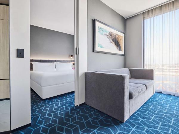 Vibe Hotel Melbourne Docklands : photo 2 de la chambre harbour view suite - king