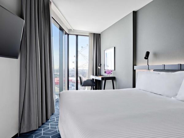 Vibe Hotel Melbourne Docklands : photo 3 de la chambre hébergement d'angle avec lit king-size