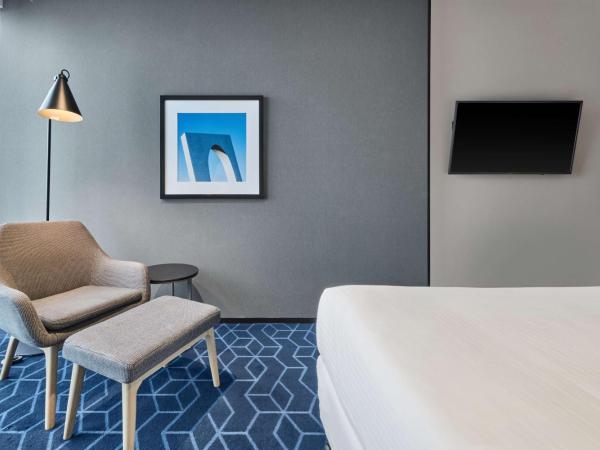 Vibe Hotel Melbourne Docklands : photo 1 de la chambre premium harbour view - queen queen