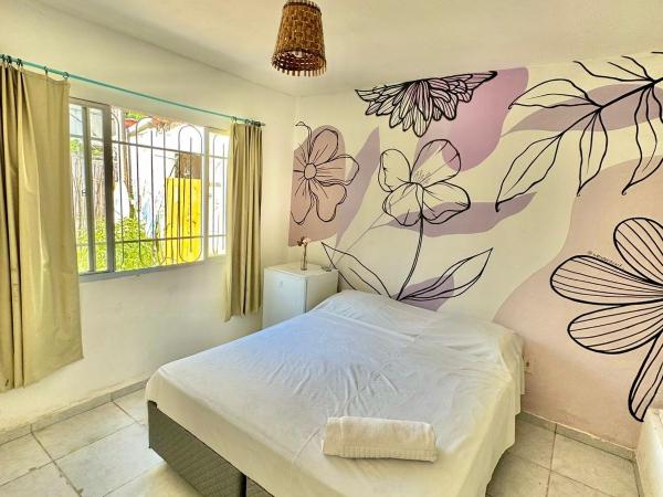 Jambudvipa Hostel : photo 1 de la chambre chambre lit queen-size - vue sur jardin