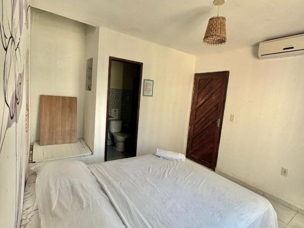 Jambudvipa Hostel : photo 2 de la chambre chambre lit queen-size - vue sur jardin