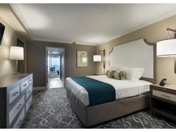 Breakers Resort Hotel : photo 2 de la chambre suite lit king-size