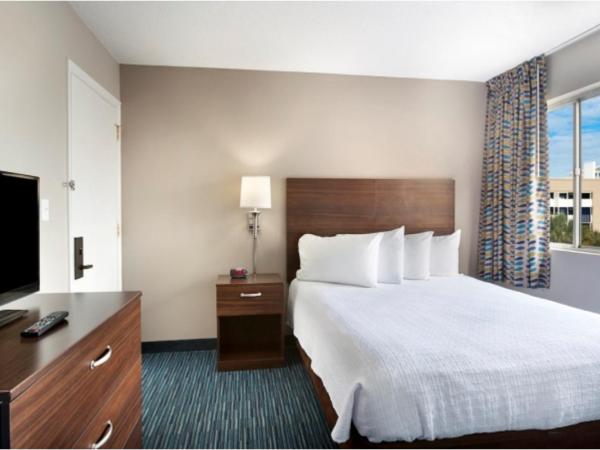 Breakers Resort Hotel : photo 1 de la chambre suite - vue sur piscine 