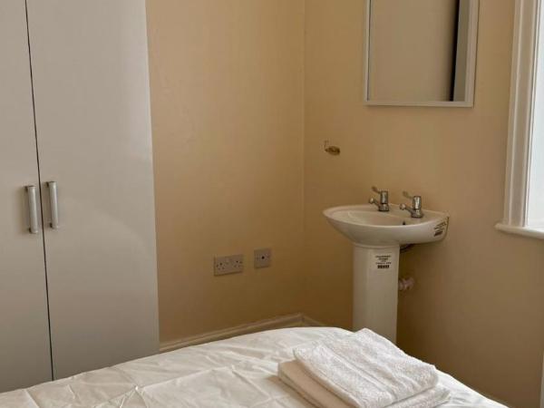 Medistay PLAB2 Student Accommodation : photo 2 de la chambre chambre lits jumeaux standard