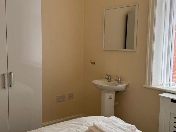 Medistay PLAB2 Student Accommodation : photo 6 de la chambre chambre lits jumeaux standard