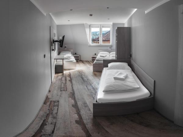 Do Step Inn Meidling - Self-Service-Hotel : photo 1 de la chambre chambre quadruple