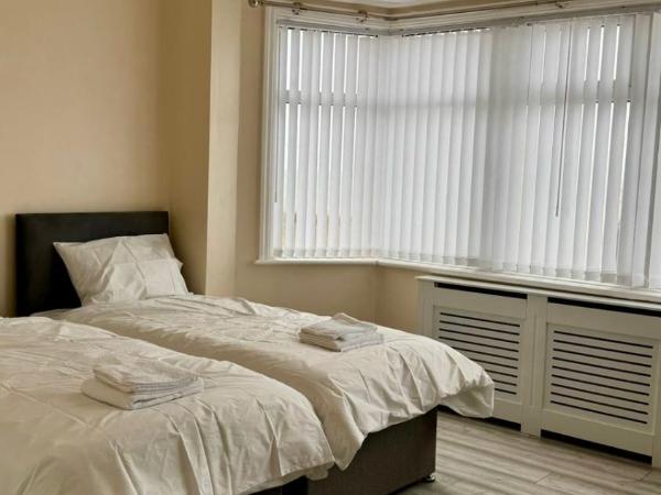 Medistay PLAB2 Student Accommodation : photo 1 de la chambre chambre double ou lits jumeaux deluxe - vue sur mer