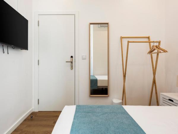 Madalena Hostel e Suites : photo 1 de la chambre chambre simple avec salle de bains privative