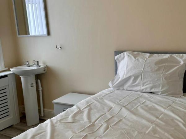 Medistay PLAB2 Student Accommodation : photo 5 de la chambre petite chambre simple