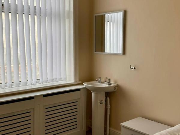 Medistay PLAB2 Student Accommodation : photo 4 de la chambre petite chambre simple