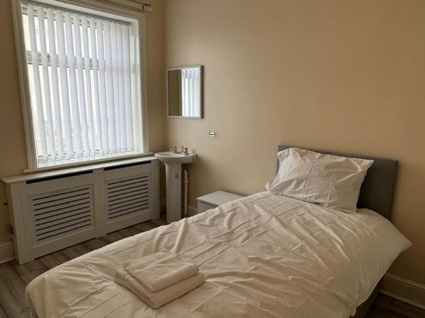 Medistay PLAB2 Student Accommodation : photo 3 de la chambre petite chambre simple
