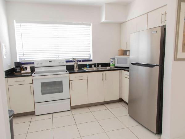 Beach Place Hotel : photo 1 de la chambre appartement familial 2 chambres avec kitchenette - parking gratuit
