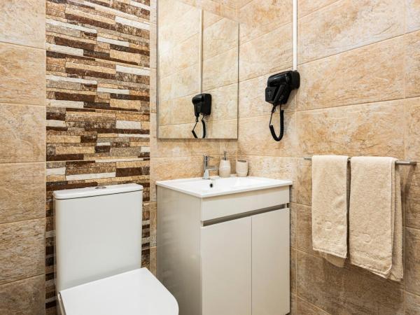 Madalena Hostel e Suites : photo 4 de la chambre chambre double avec salle de bains privative