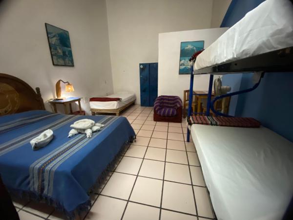 Hostal Luz de Luna Nuyoo : photo 5 de la chambre lit dans dortoir pour femmes de 4 lits