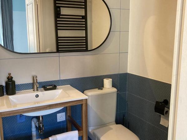 Ariejoie - Chambre privée dans maison en centre historique : photo 4 de la chambre chambre double avec salle de bains privative