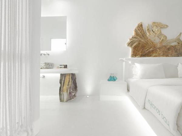 Mykonos Bay Resort & Villas : photo 5 de la chambre chambre double de luxe avec jacuzzi extérieur - vue partielle sur mer