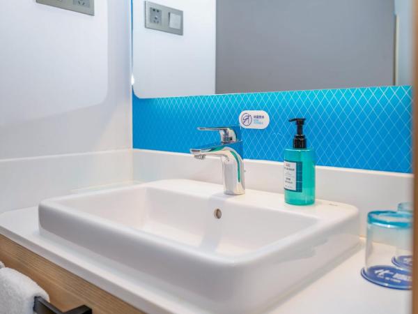 Holiday Inn Express Shanghai Pudong Airport, an IHG Hotel : photo 5 de la chambre chambre standard