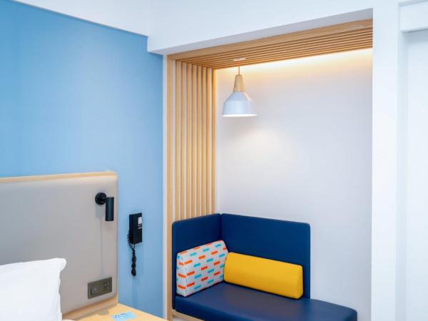 Holiday Inn Express Shanghai Pudong Airport, an IHG Hotel : photo 6 de la chambre chambre standard