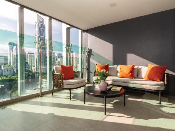 Solitaire Bangkok Sukhumvit 11 : photo 1 de la chambre grande suite avec jacuzzi et balcon (Étages supérieurs)