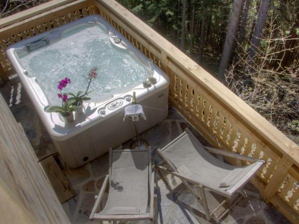 Hôtel Les Chalets de Philippe avec Jacuzzis Privatifs : photo 1 de la chambre chalet 3 chambres